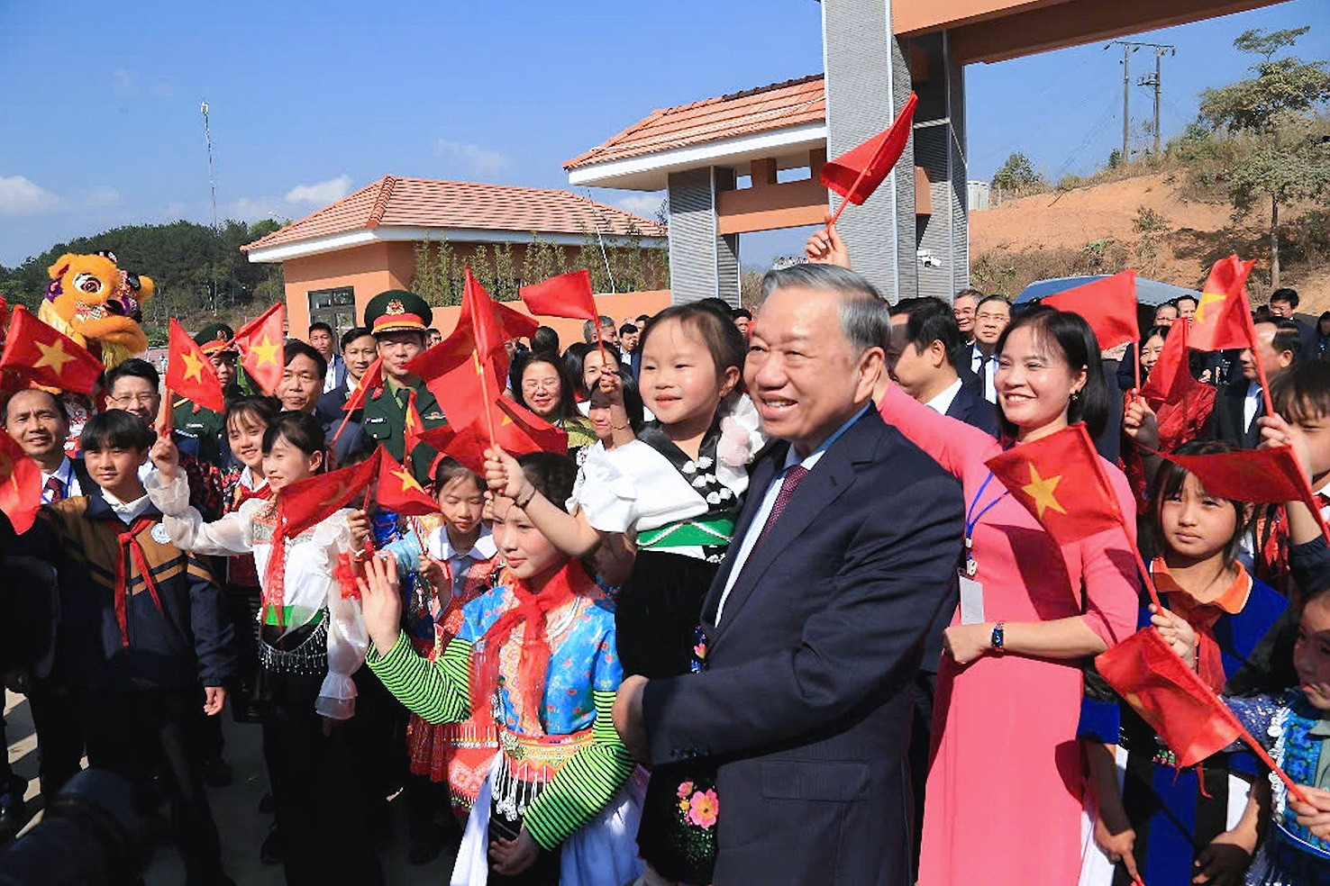 'Niềm tin của nhân dân đối với Đảng không đến từ lời nói mà từ việc làm'