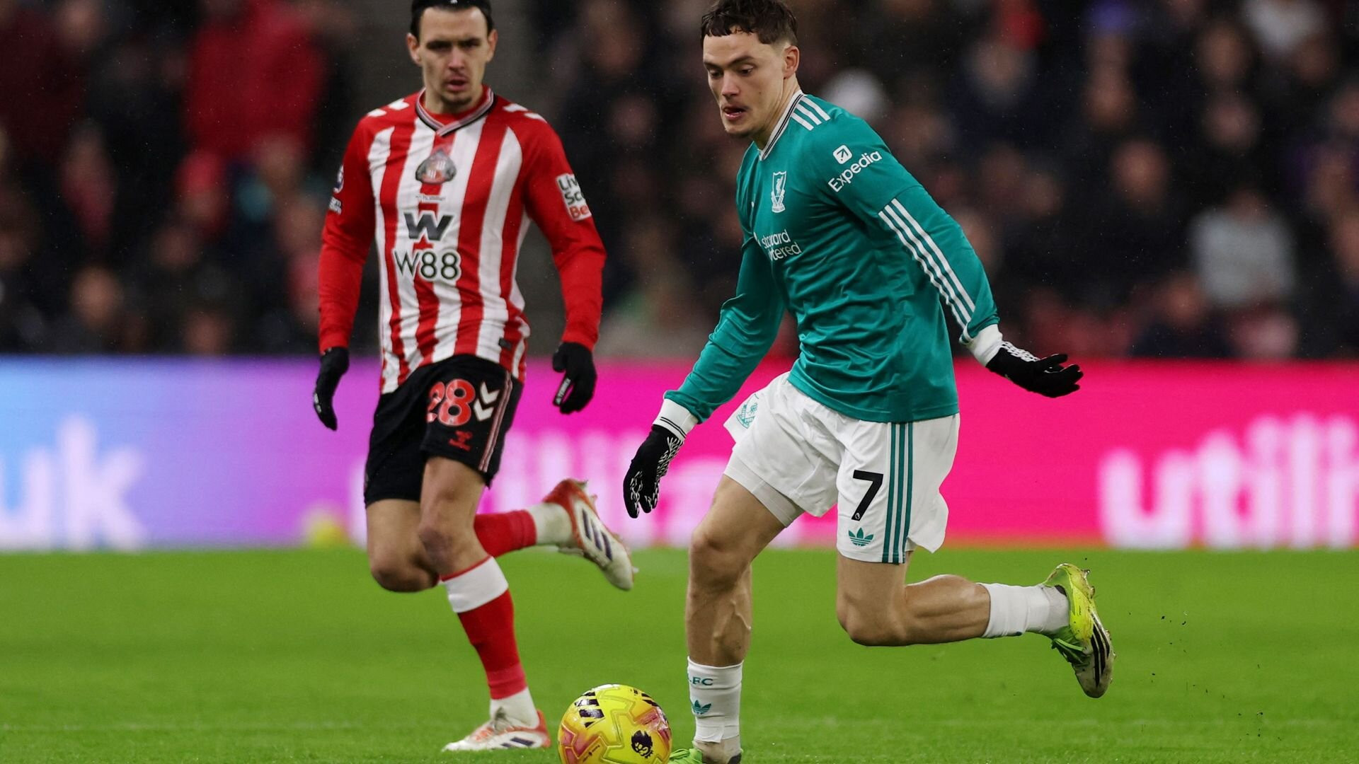 resources_premierleague_pulselive_com 2026 02 11T202135Z_386398883_UP1EM2B1KJXVK_RTRMADP_3_SOCCER ENGLAND SUN LIV (2).jpg