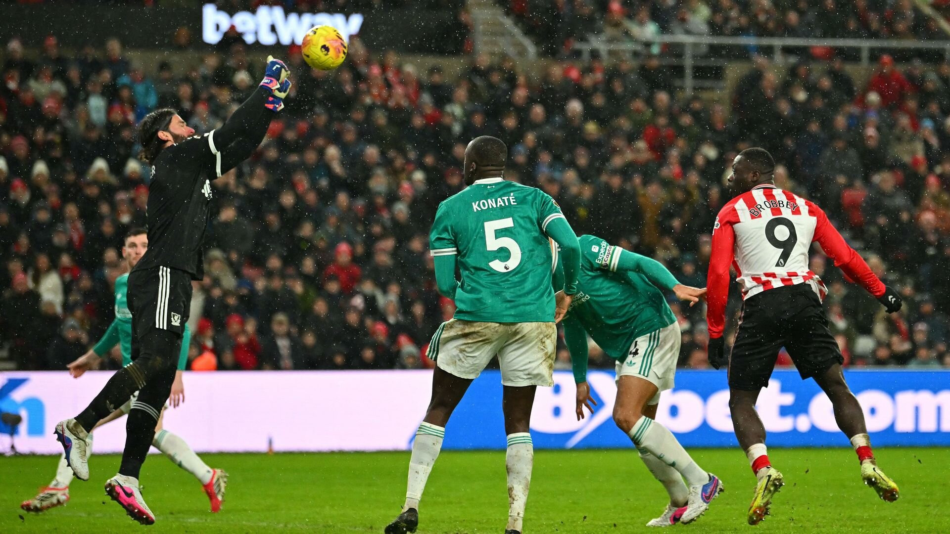 resources_premierleague_pulselive_com 2026 02 11T202135Z_386398883_UP1EM2B1KJXVK_RTRMADP_3_SOCCER ENGLAND SUN LIV.jpg