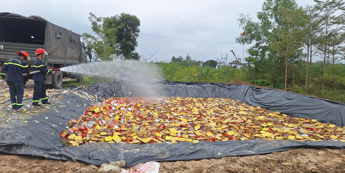 Tiêu hủy hơn 10,8 tấn pháo hoa nổ trong vụ buôn bán hàng cấm ở Bắc Ninh
