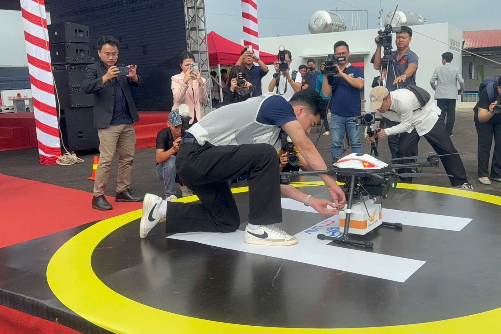 TPHCM chính thức khai trương tuyến giao hàng bằng UAV đầu tiên tại Việt Nam