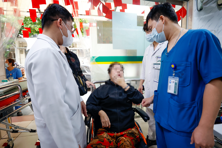 Vì sao không nên bật dậy ngay khi tỉnh giấc?