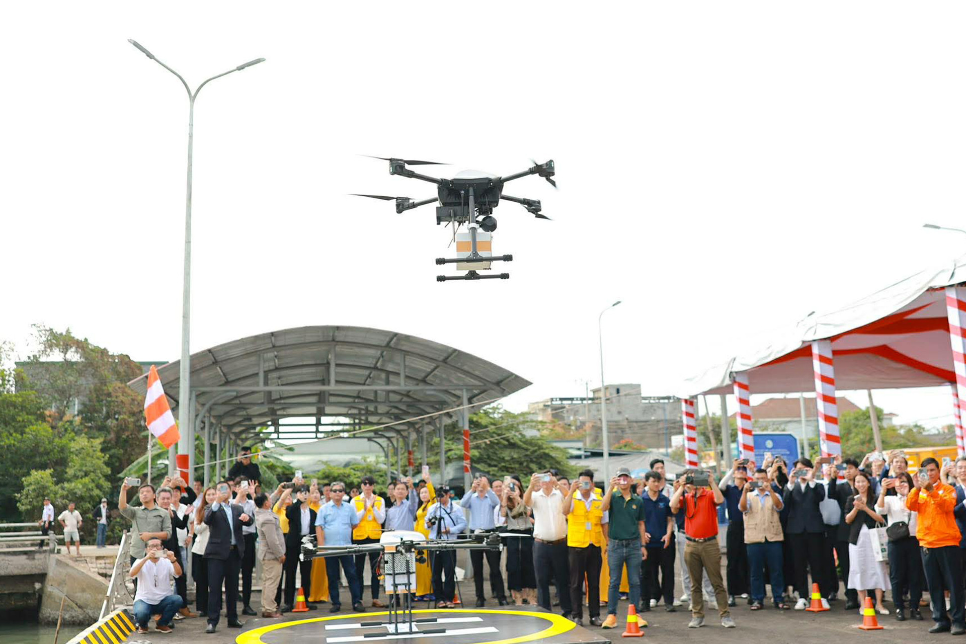 VNPost giao hang bang UAV.jpg