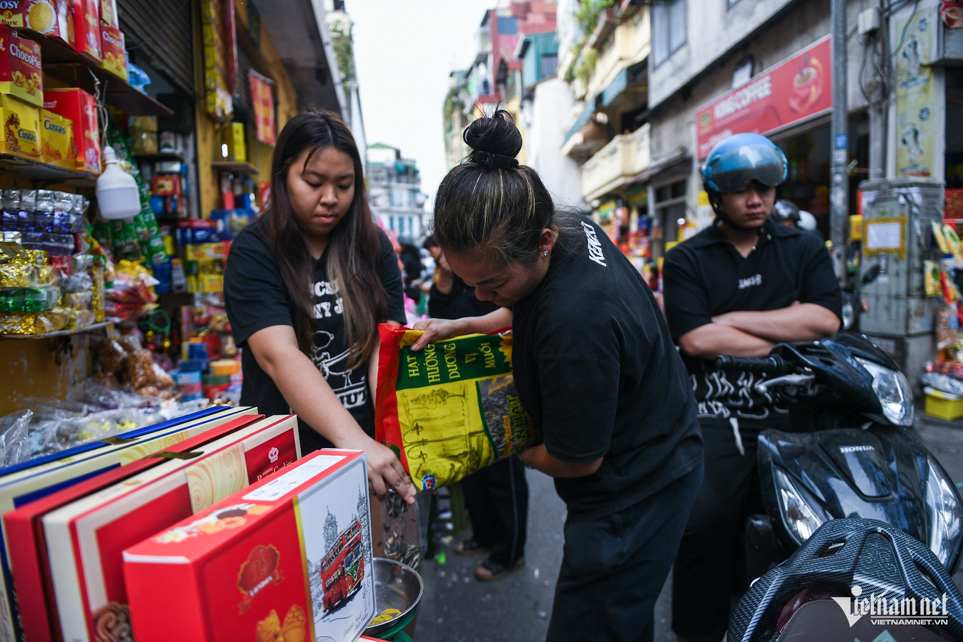 Tiểu thương bán hạt