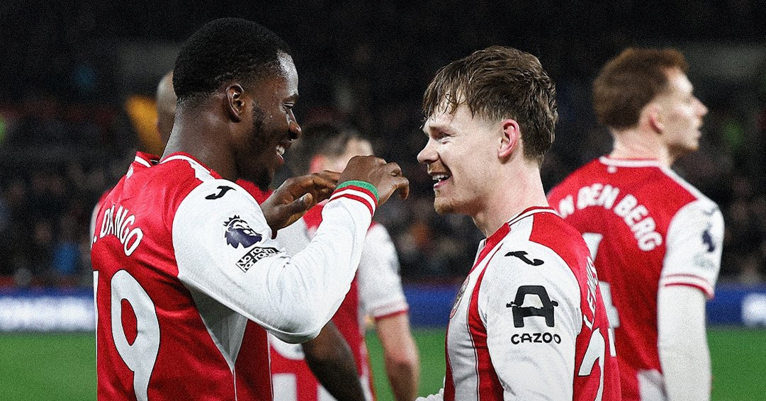 Arsenal bị Brentford cưa điểm, Man City mừng thầm