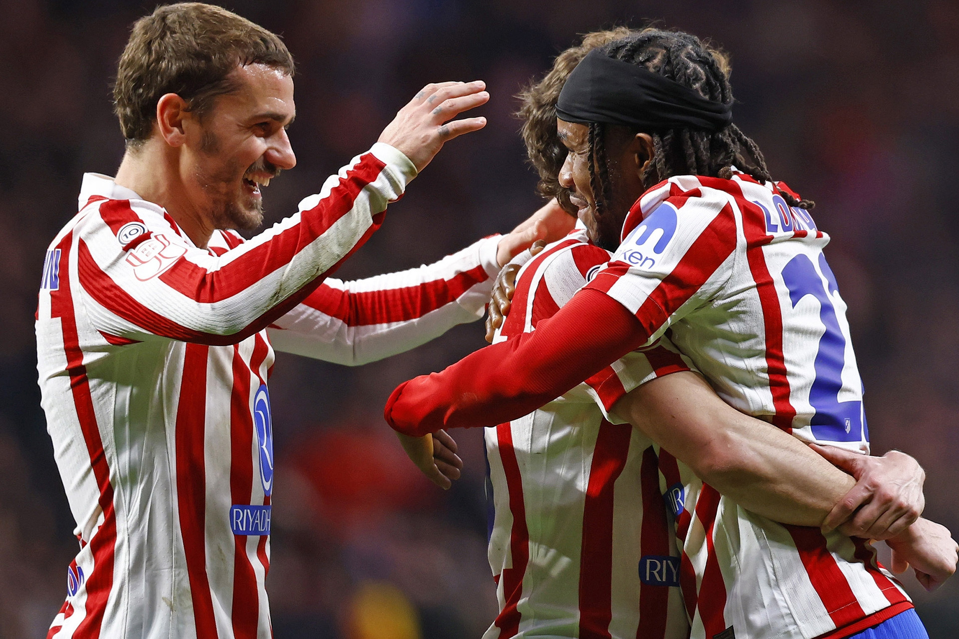 Atletico thắng đậm Barca 4-0: Ngày Simeone chơi rock & roll