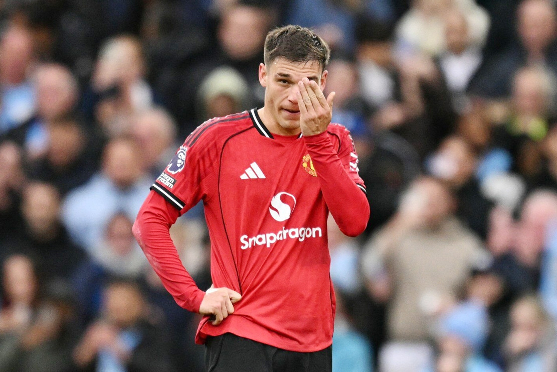 Bản hợp đồng thảm họa khiến MU phải vung tiền chuyển nhượng