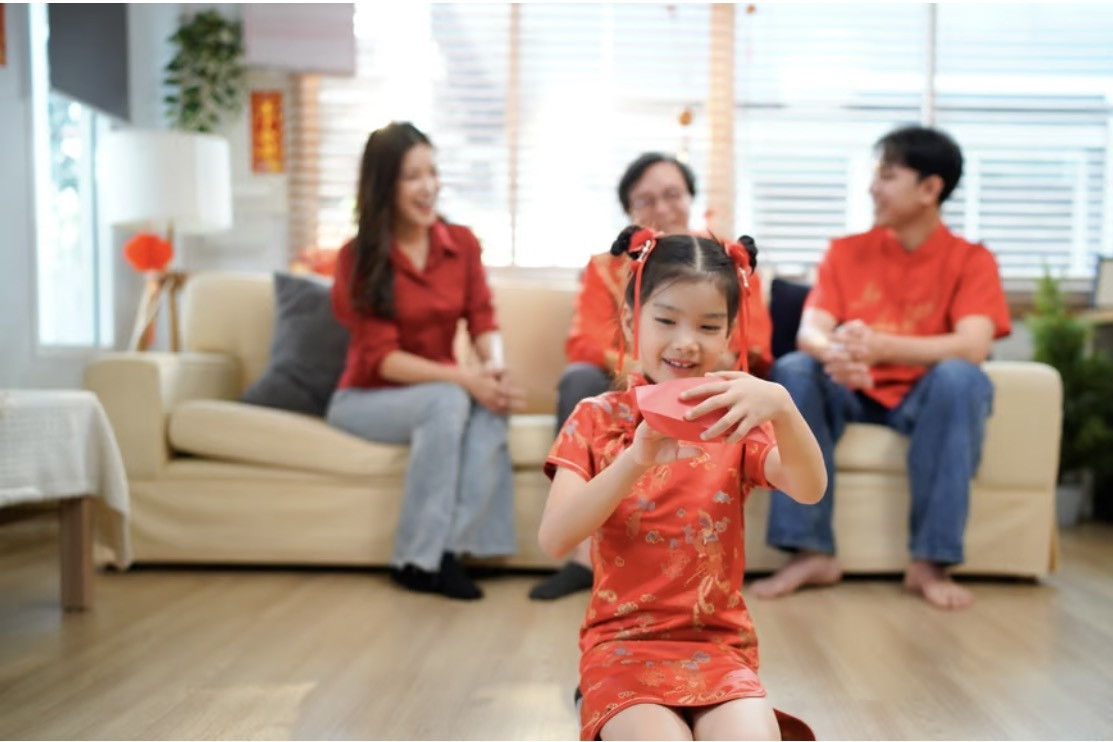 Bé gái 10 tuổi lấy tiền lì xì mua vàng vì sợ bố mẹ tiêu hết