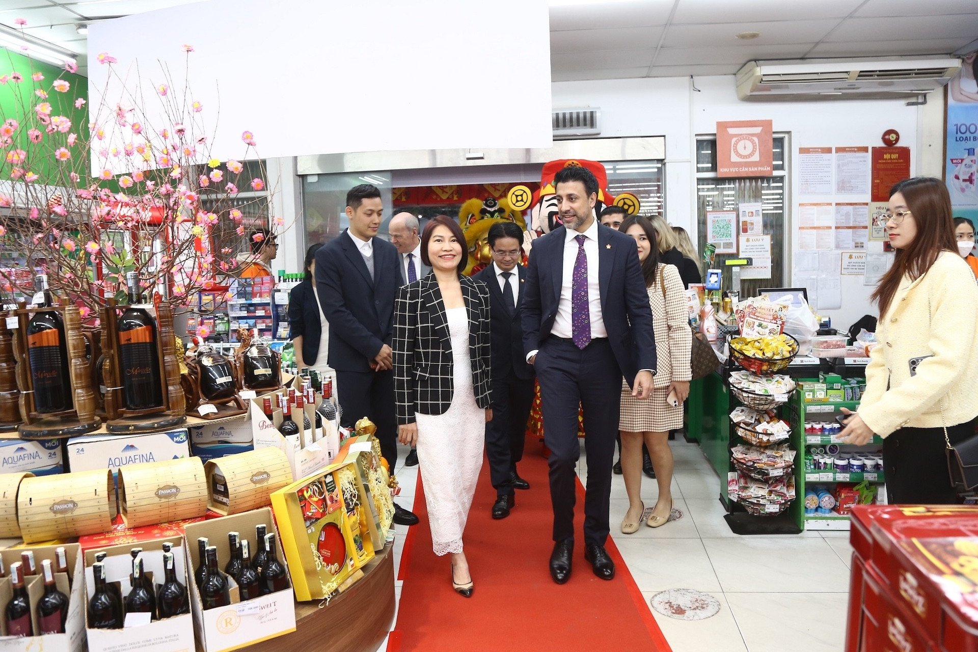 Bộ trưởng Bộ Thương mại Quốc tế Canada thăm siêu thị BRGMart Phạm Ngọc Thạch