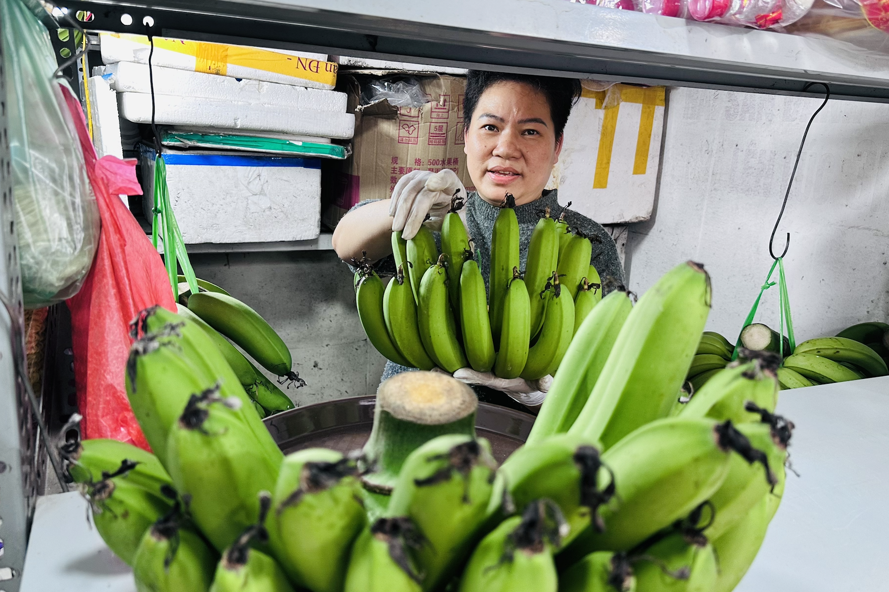 Chuối xanh chợ Tết Bính Ngọ: Hơn nhau một quả lẻ, giá lên đến tiền triệu