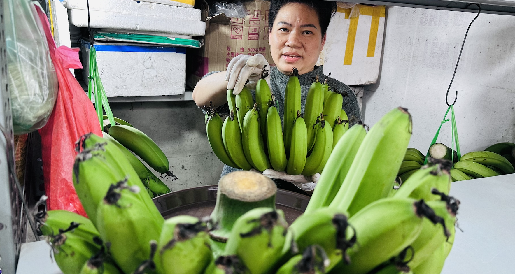 Chuối xanh chợ Tết Bính Ngọ: Hơn nhau một quả lẻ, giá lên đến tiền triệu