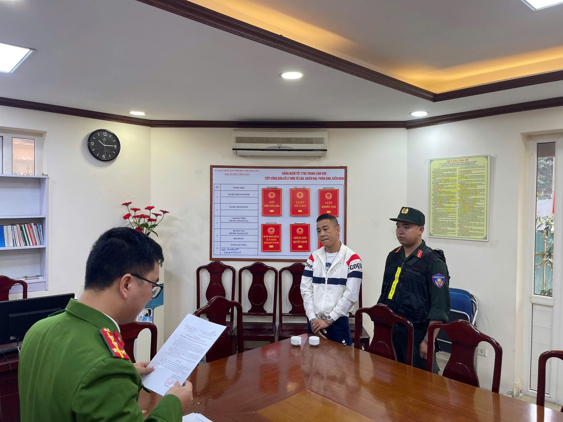 Cơ quan Cảnh sát điều tra thi hành Lệnh bắt bị can để tạm giam đối với Lê Anh Tuấn.jpg