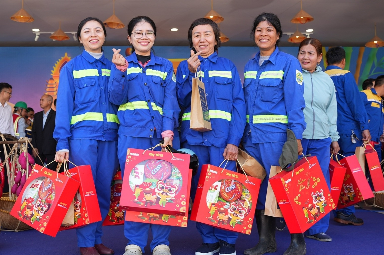 Công nhân gìn giữ môi trường ở Đà Nẵng được tri ân Tết