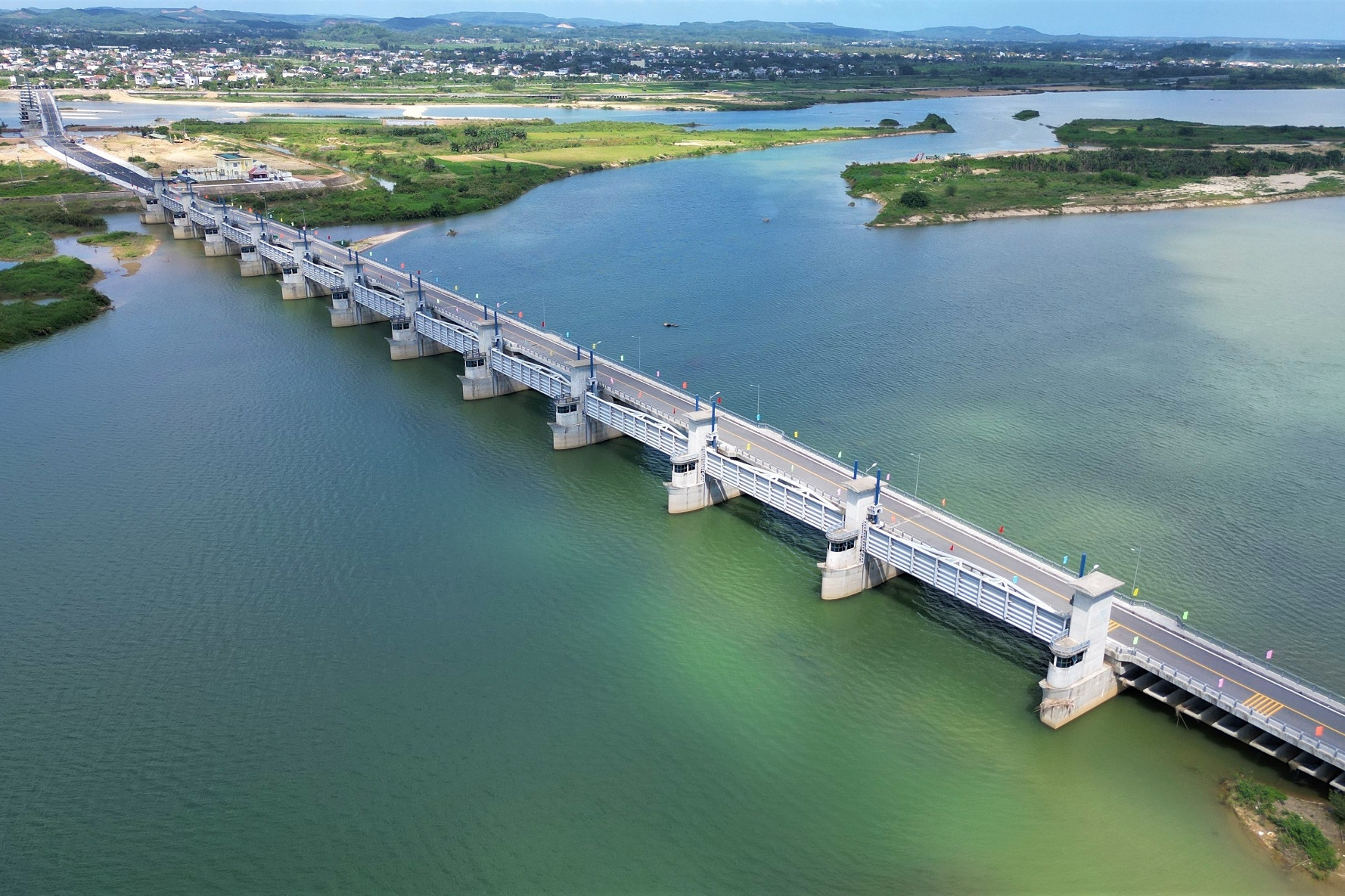 Diện mạo đập dâng gần 1.500 tỷ đồng vừa thông xe ở Quảng Ngãi