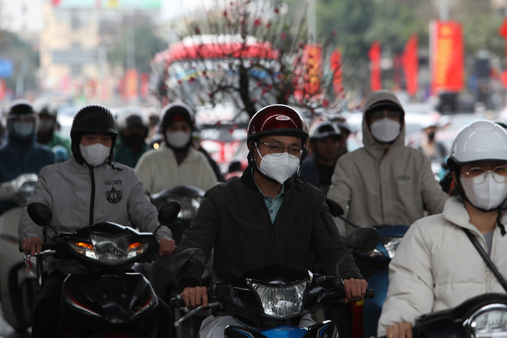 Cửa ngõ Hà Nội kẹt cứng sau chiều làm việc cuối cùng năm Ất Tỵ