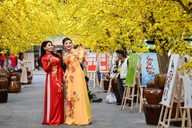 Giờ đẹp, hướng tốt xuất hành ngày mùng 1 tết Bính Ngọ 2026