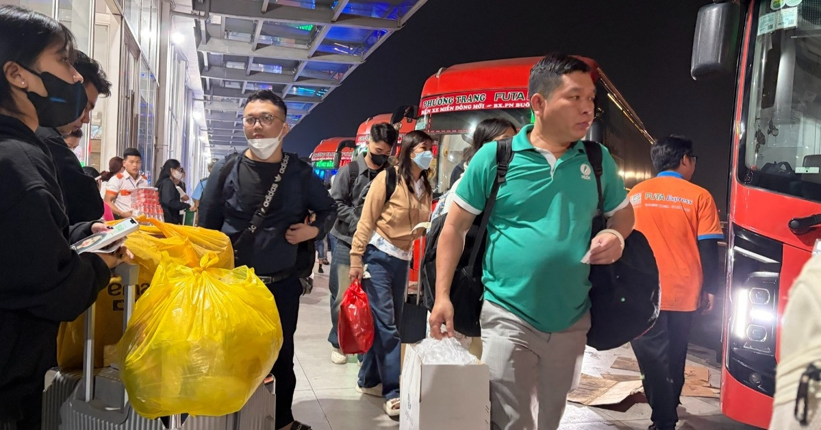 Bến Xe Miền Đông Mới Nhộn Nhịp Dịp Tết, Hành Khách Hài Lòng Với Metro