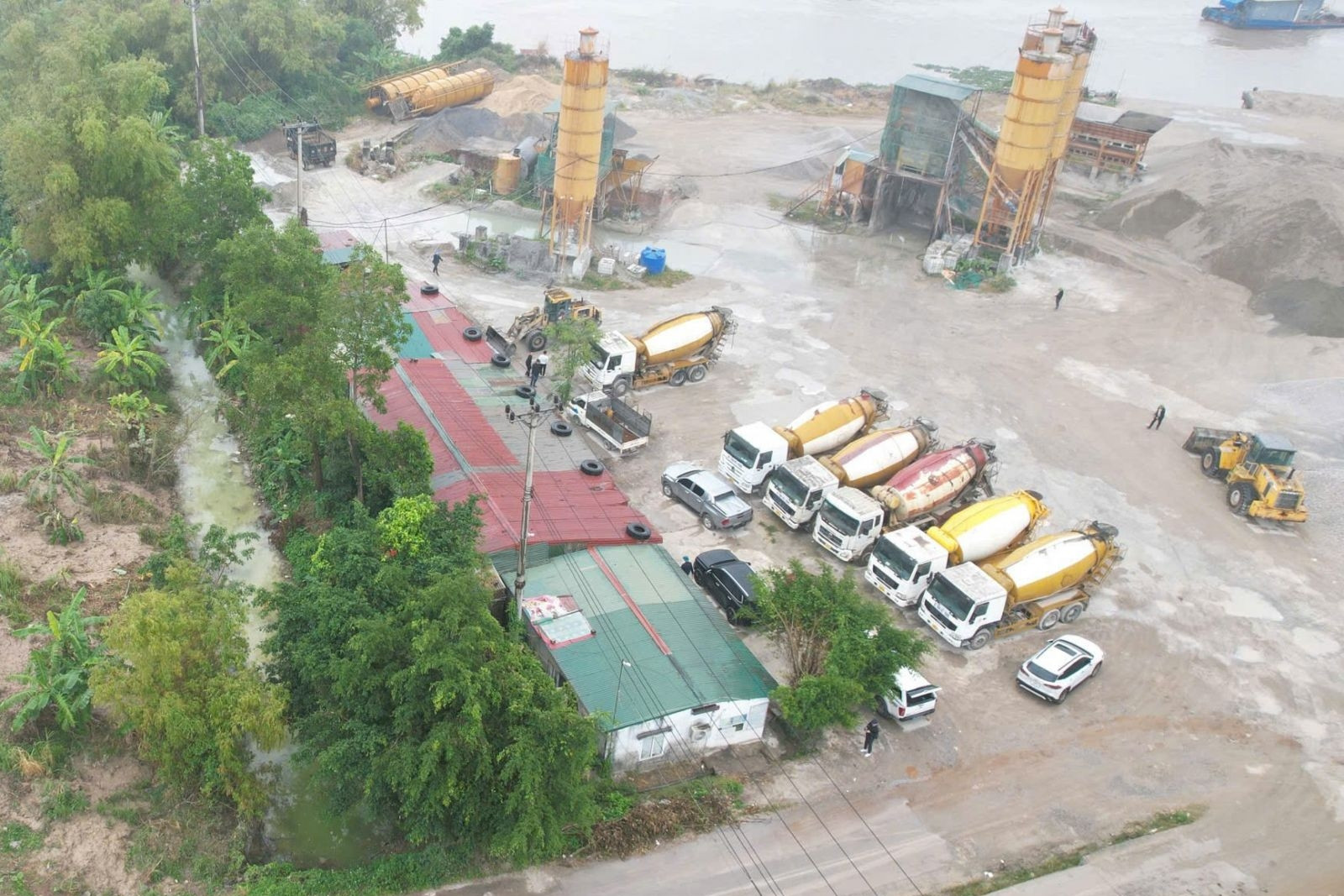 Khởi tố trạm trưởng chỉ đạo đổ trái phép 113 tấn chất thải ở Ninh Bình