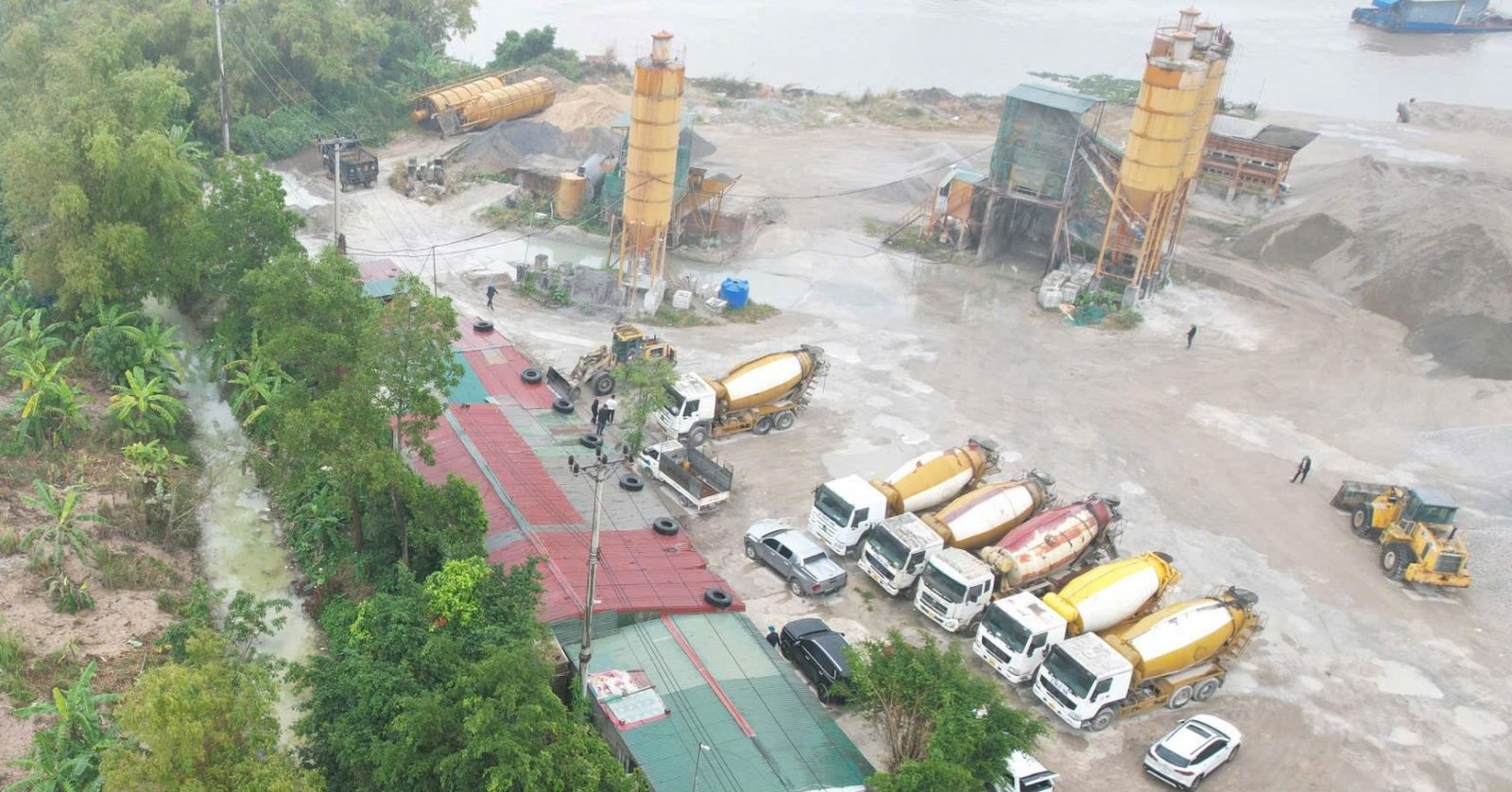 Khởi tố trạm trưởng chỉ đạo đổ trái phép 113 tấn chất thải ở Ninh Bình