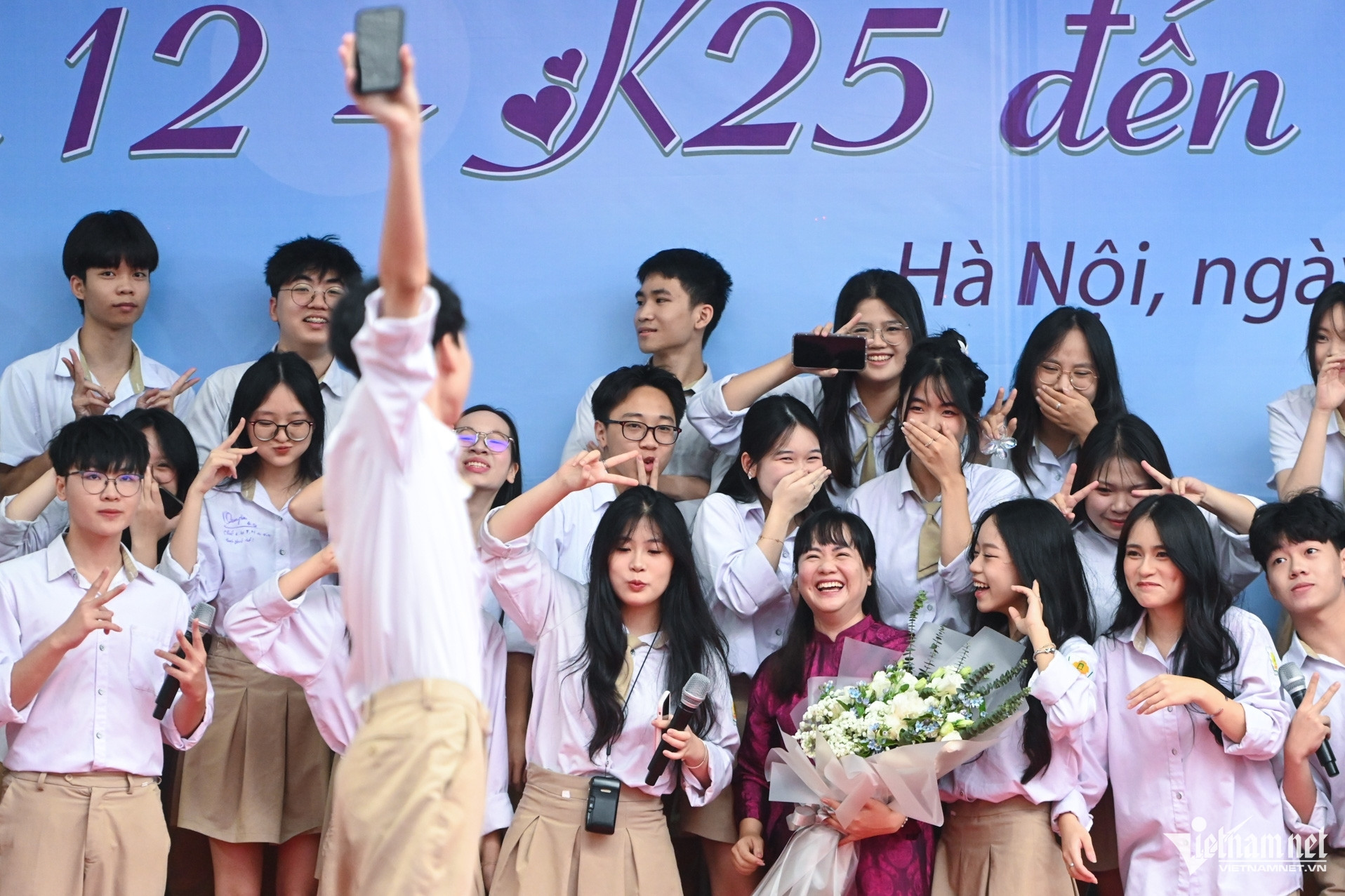 Lời chúc họp lớp đầu năm Tết 2026 kỷ niệm tuổi học trò