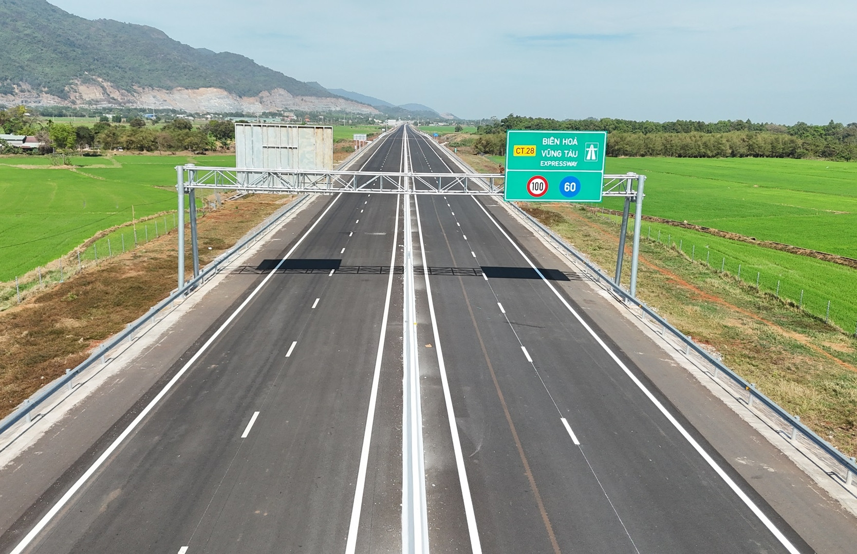 Lý do hoãn đưa cao tốc Biên Hòa - Vũng Tàu vào khai thác tạm dịp Tết