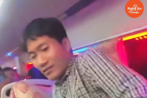 Mất ví trên đường về quê ăn Tết, người đàn ông Nghệ An được cả xe giúp đỡ