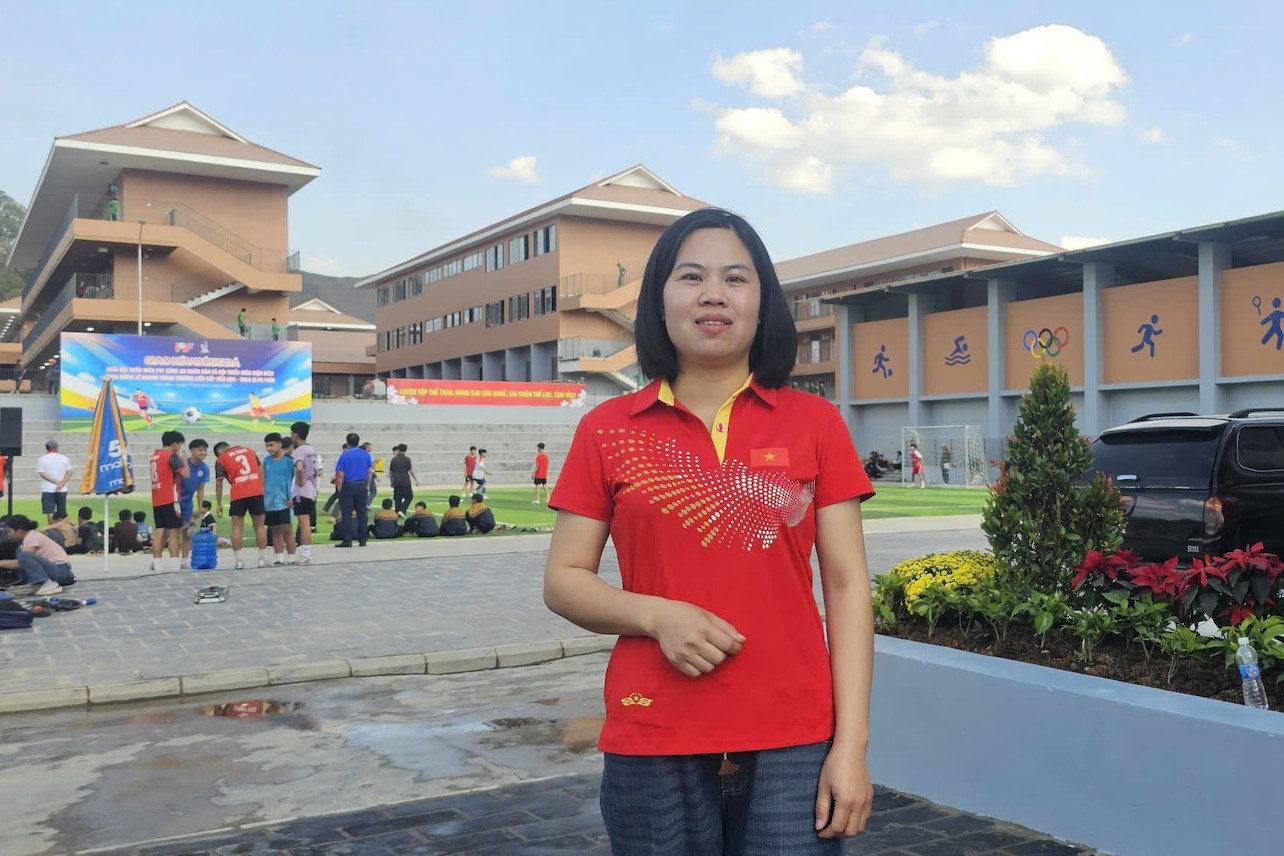 Nụ cười rạng rỡ của cô giáo trong ngôi trường '5 sao' vùng biên giới