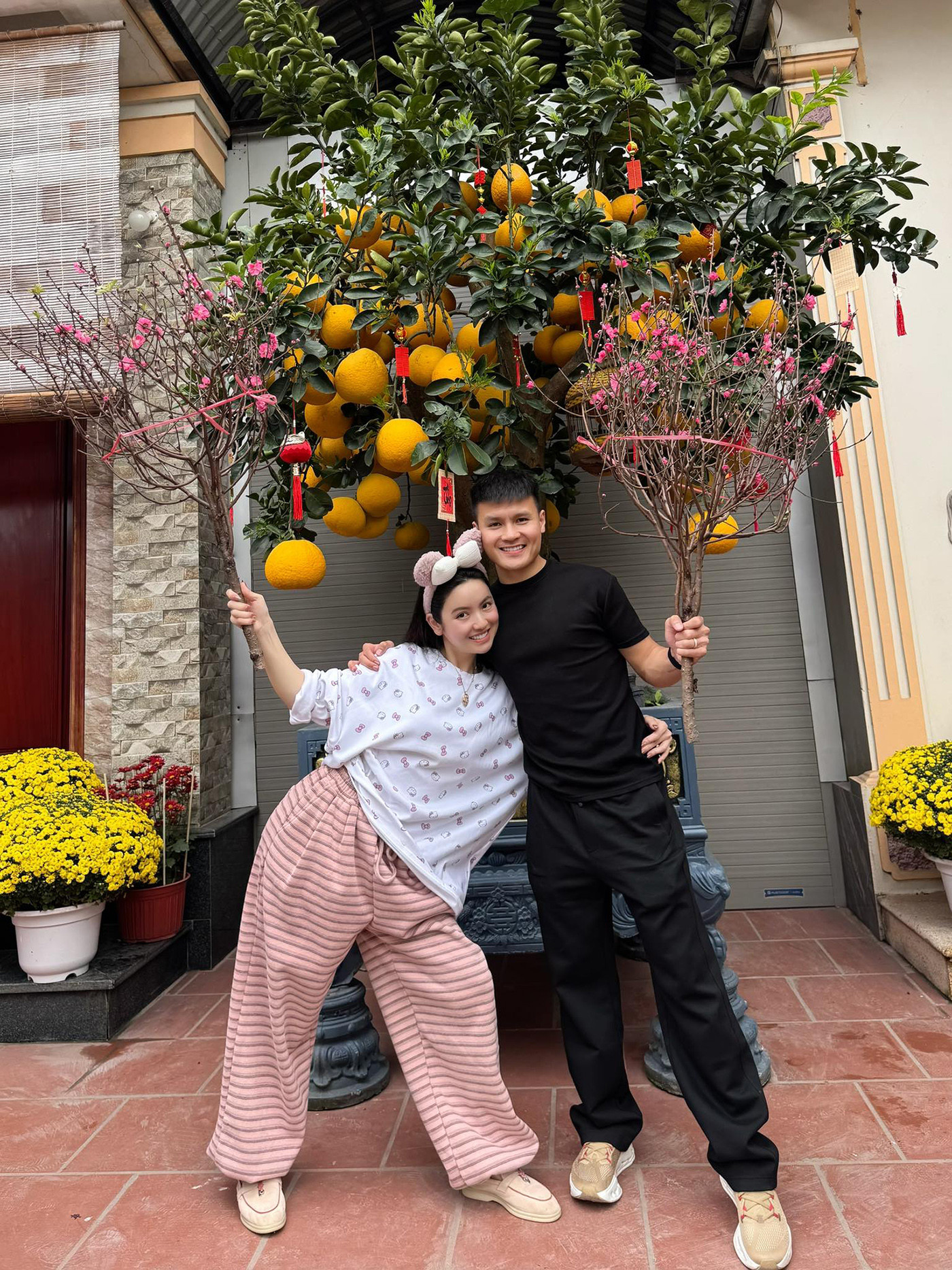 Đình Bắc tặng quà Tết Quế Ngọc Hải, Văn Hậu tưng bừng tất niên quang hai chu thanh huyen.jpg