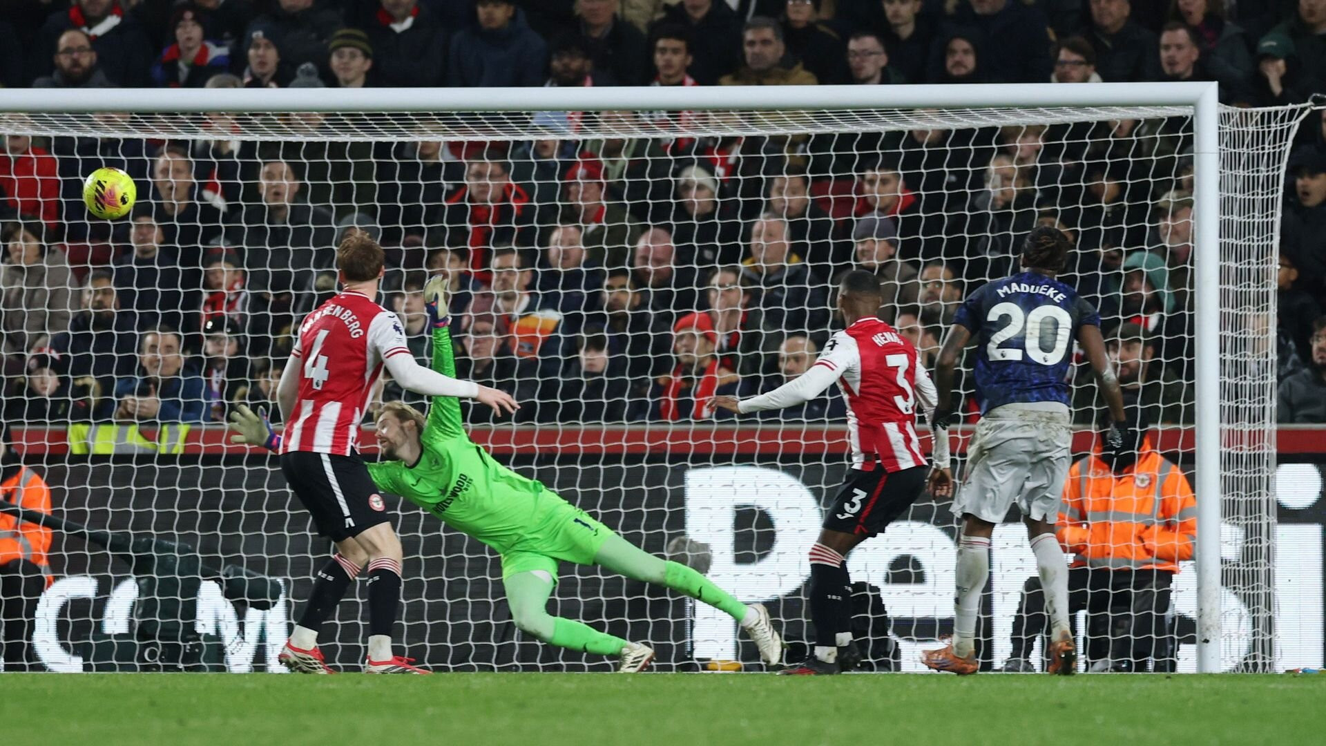 resources_premierleague_pulselive_com 2026 02 12T212105Z_943569696_UP1EM2C1NB48W_RTRMADP_3_SOCCER ENGLAND BRE ARS.jpg