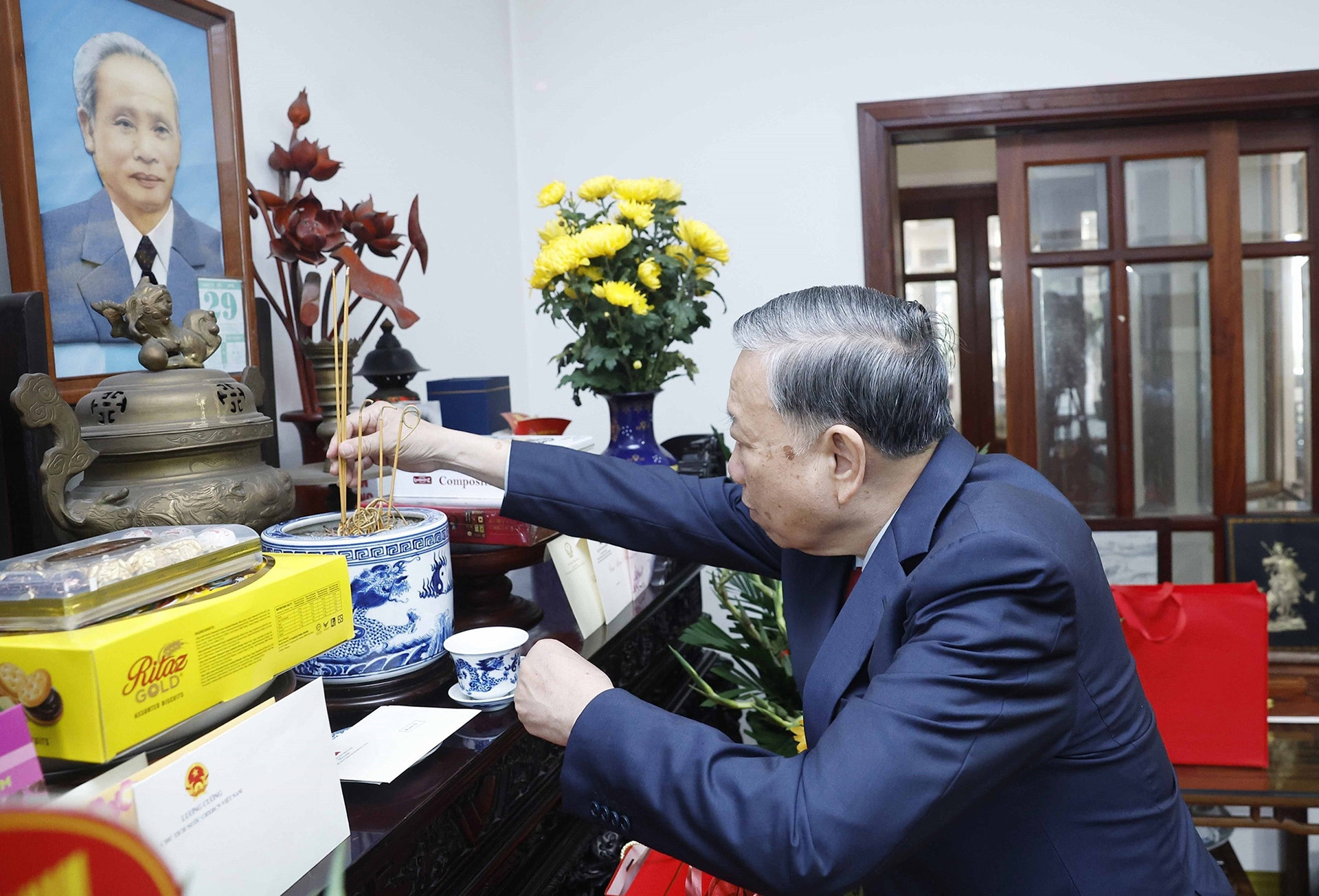 Tổng Bí thư Tô Lâm dâng hương tưởng niệm Thủ tướng Phạm Văn Đồng