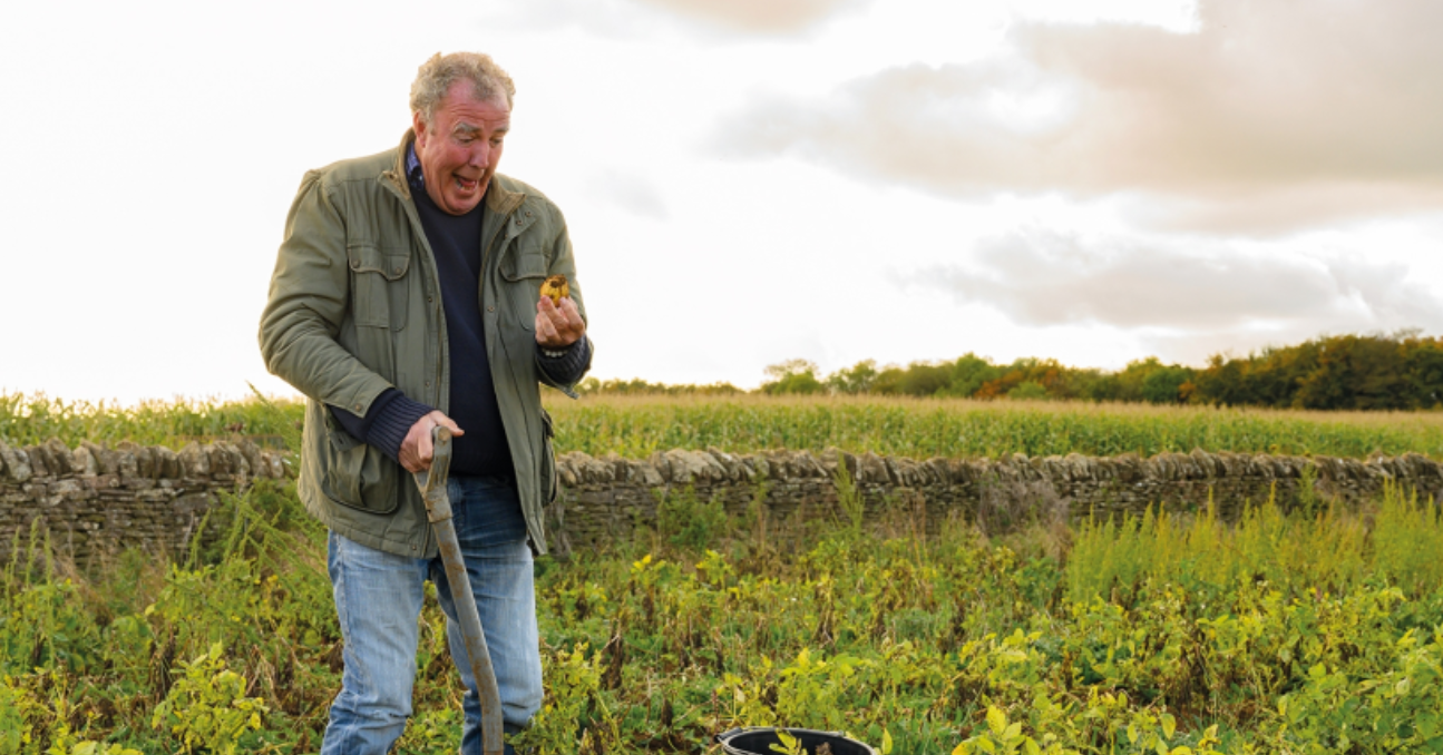 Triệu phú 65 tuổi lái Lamborghini đi cày ruộng khiến thế giới nhìn lại nghề nông