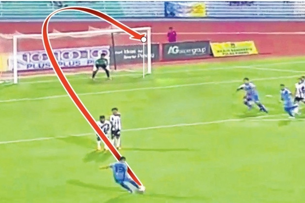 Video khi trái bóng được vẽ nên tuyệt tác từ chấm đá phạt