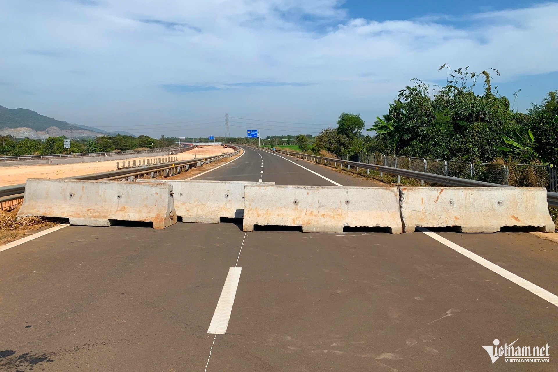 W-cao tốc Biên Hòa Vũng Tàu lỡ hẹn thông xe tạm trước Tết Bính Ngọ.jpg