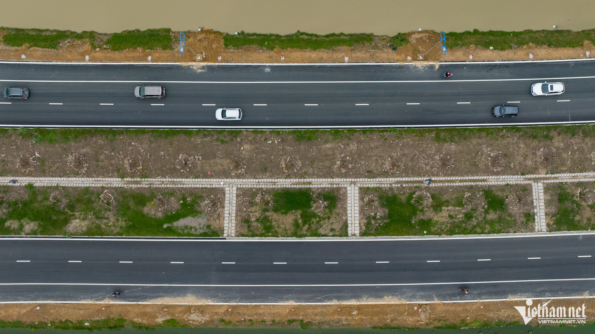 W-Đường trục phía Nam_tết (21).jpg