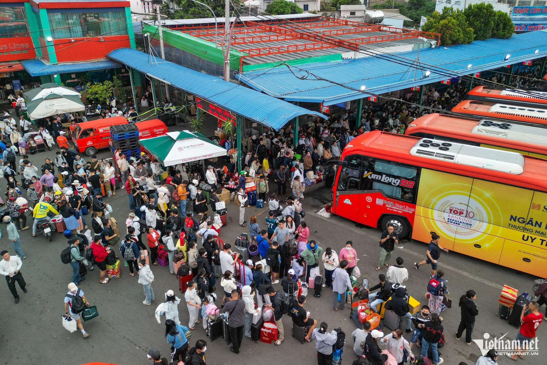 W-người dân về quê TPHCM   Nguyễn Huế.jpg