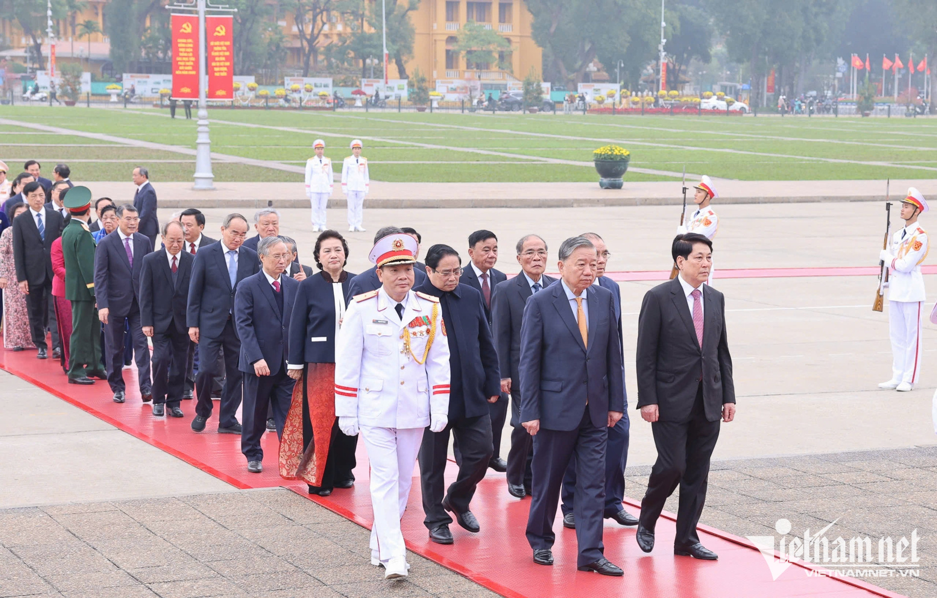 W-viếng lăng 16.jpg