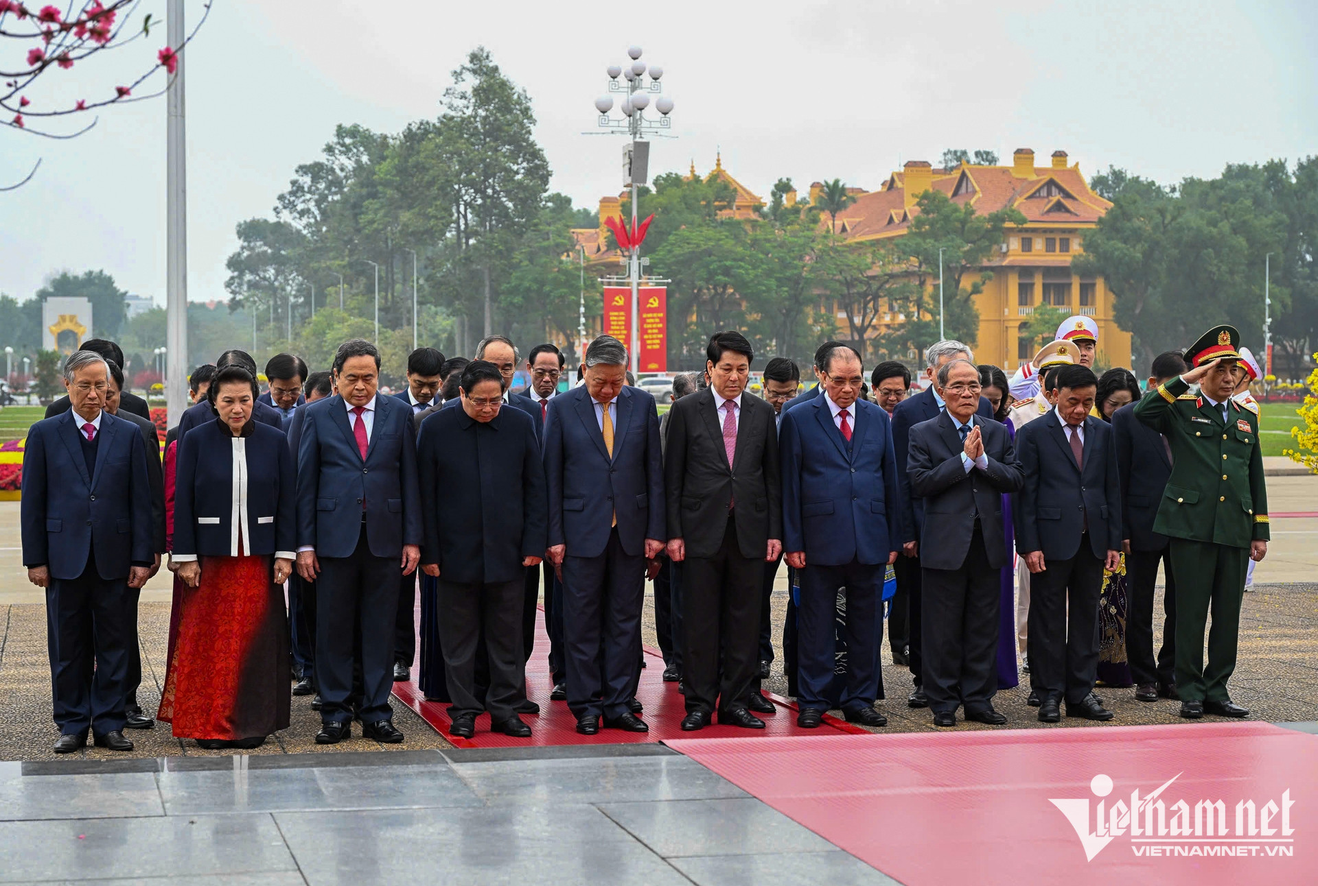 W-viếng lăng 2.jpg