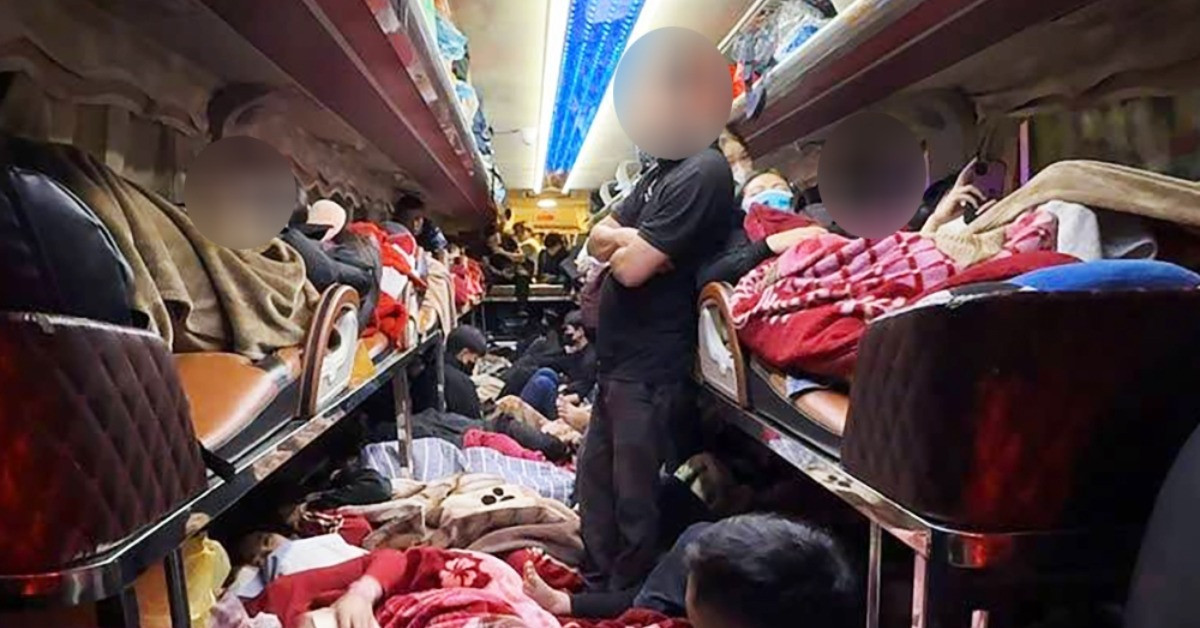 Hình ảnh bên trong ô tô 22 chỗ chở 73 khách, tài xế và chủ xe bị phạt hơn 278 triệu đồng