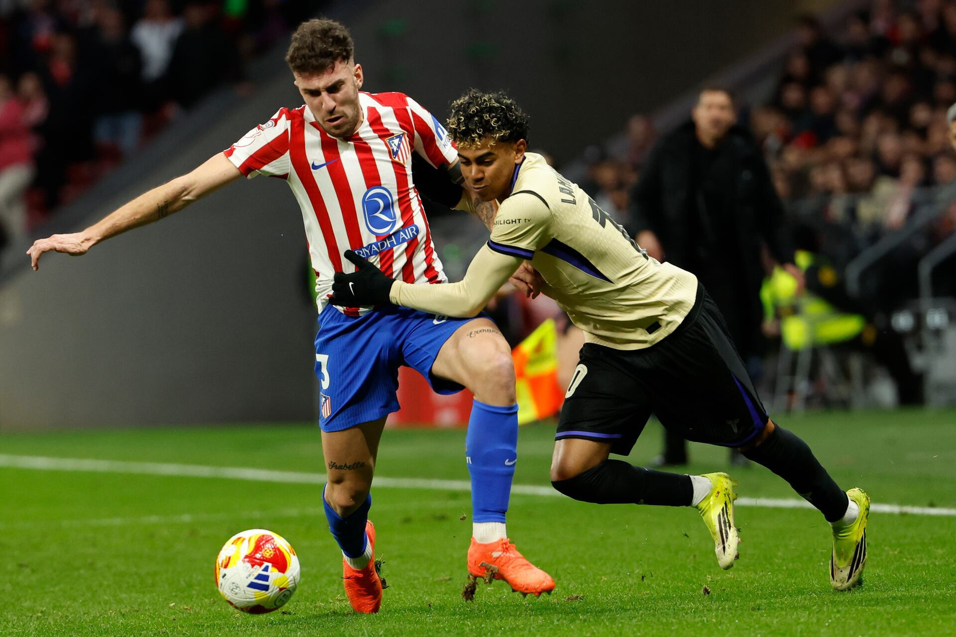 Barca: Hansi Flick và cái tát cho tham vọng ăn 3