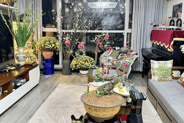 Biệt thự của diva Mỹ Linh rực sắc xuân, nhà nữ MC VTV đủ đầy 'ai ngắm cũng mê'