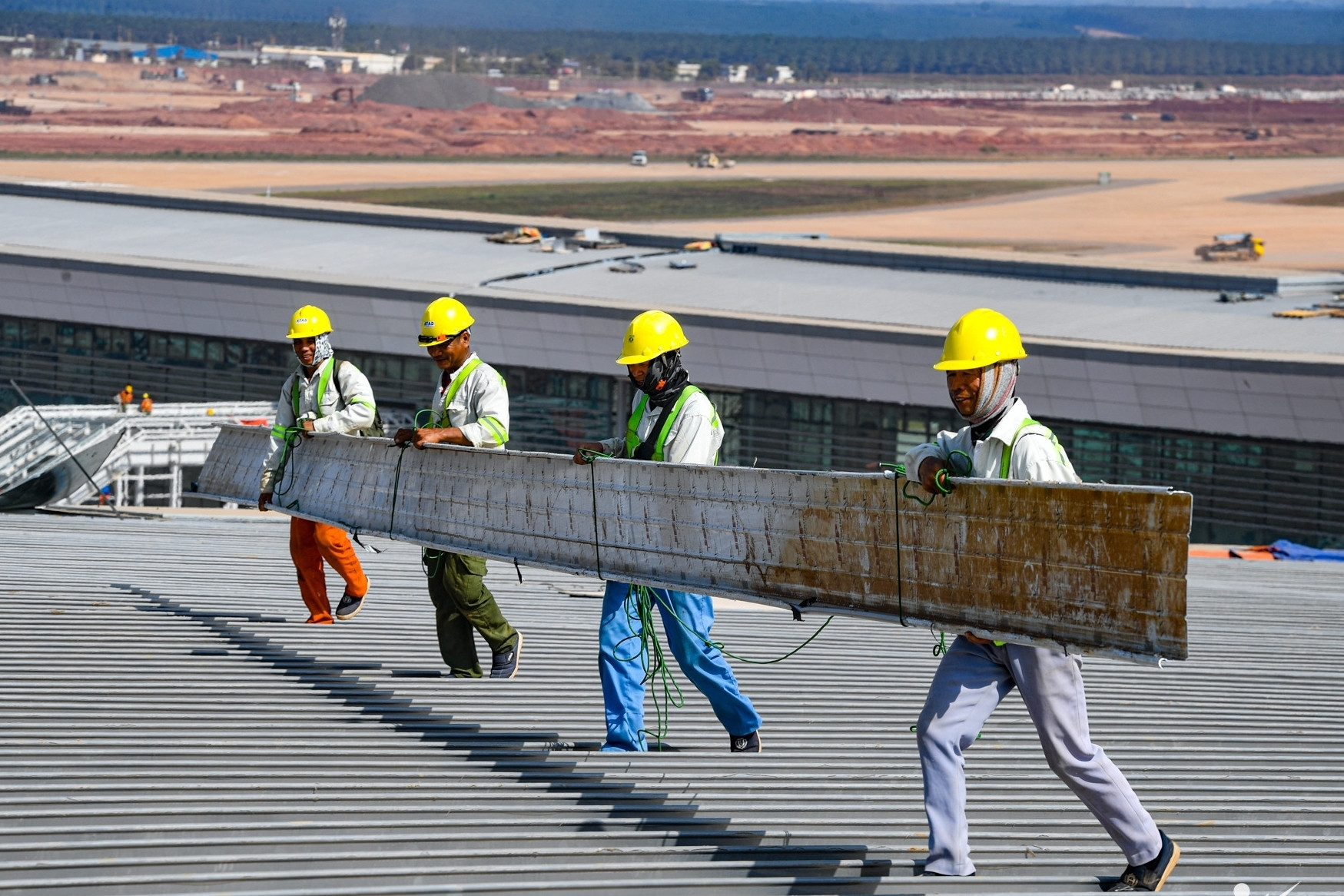 Làm rõ nguyên nhân giảm số lượng công nhân trên công trường sân bay Long Thành