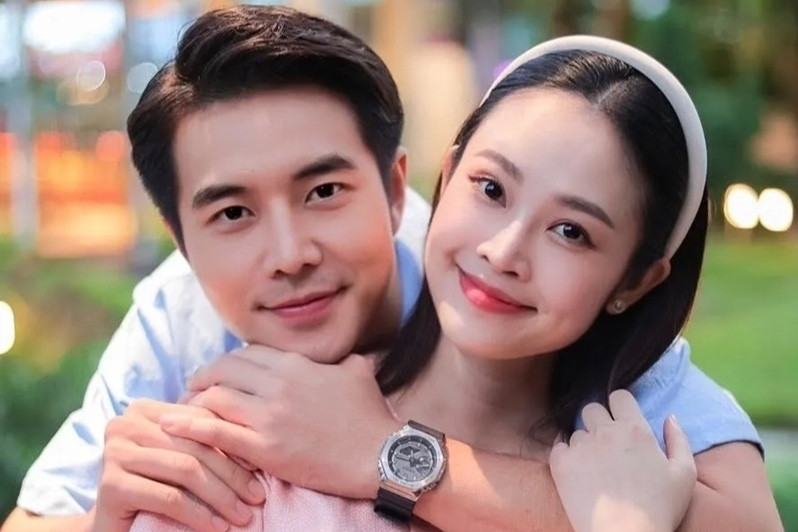 'MC có nụ cười đẹp nhất VTV' ghen khi chồng đóng cảnh hôn với bạn diễn nữ