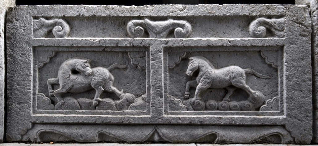 Ngựa chạm khắc lan can thế kỷ 17.jpeg