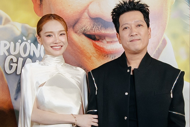 Nhã Phương tái xuất sau sinh con thứ 3, bất ngờ hôn Trường Giang trên thảm đỏ