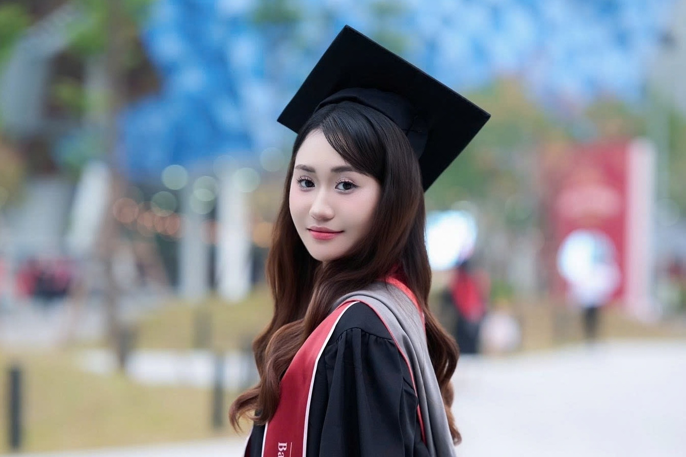 Nữ sinh làng trẻ SOS giành học bổng hiếm, tốt nghiệp đại học loại xuất sắc