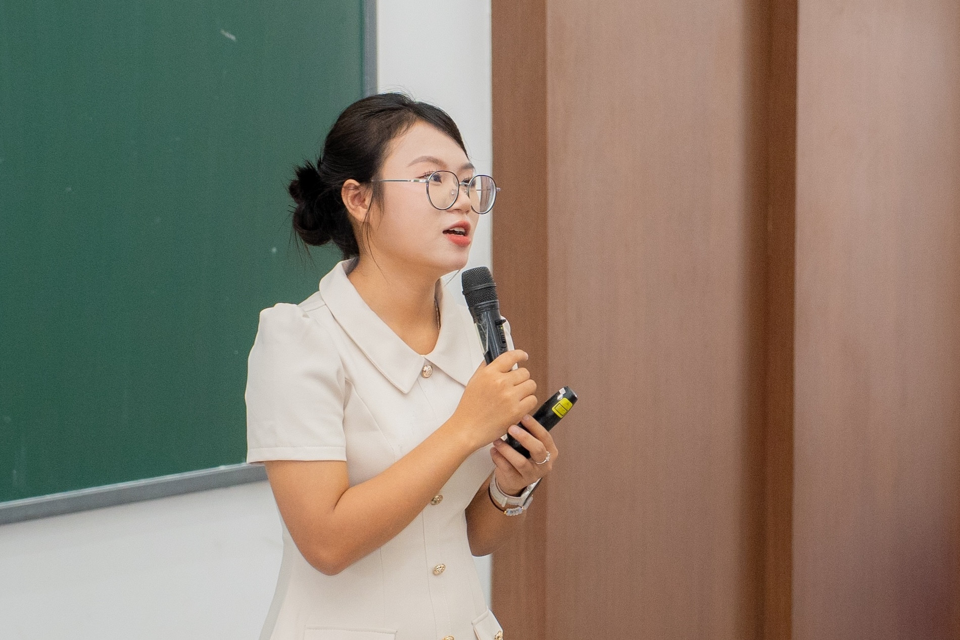 Nữ sinh từng 'mù tịt' tiếng Trung trở thành MC truyền hình khi chưa tốt nghiệp