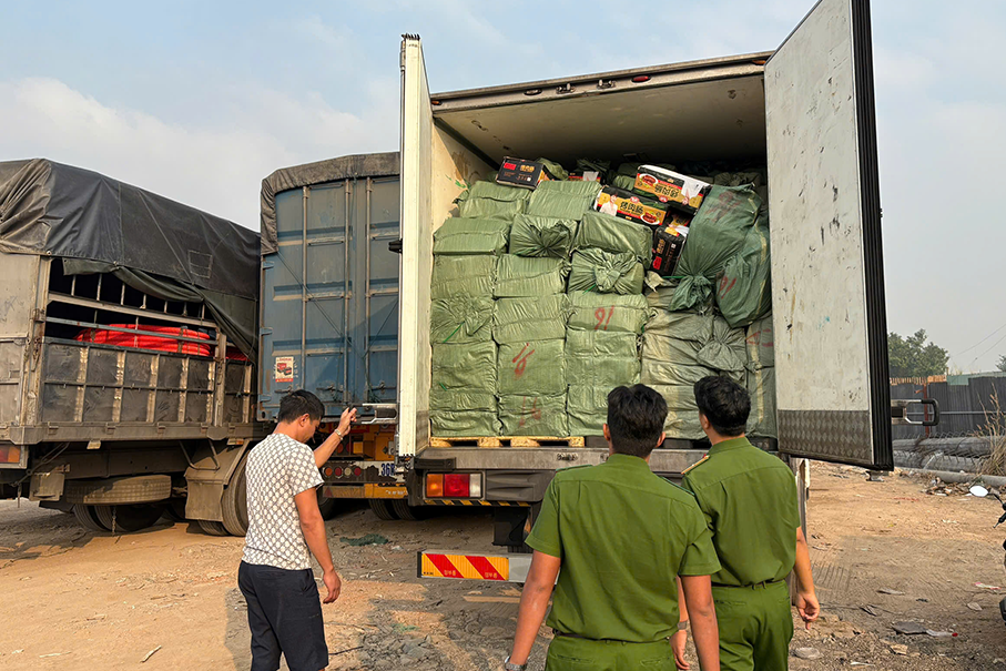 Phát hiện gần 29 tấn thực phẩm trôi nổi, nhiều mặt hàng 'hot' suýt lên bàn ăn