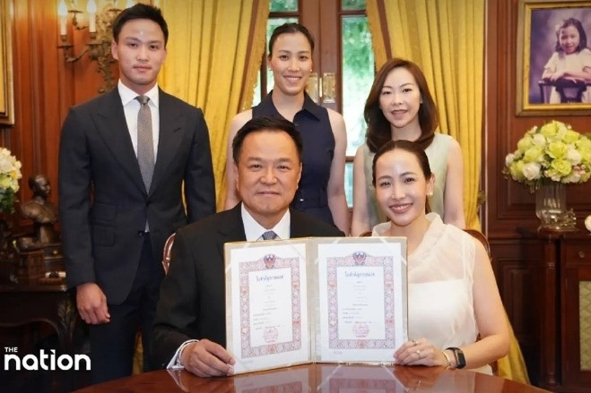 Thủ tướng Thái Lan đăng ký kết hôn với bạn gái kém 19 tuổi nhân ngày Valentine