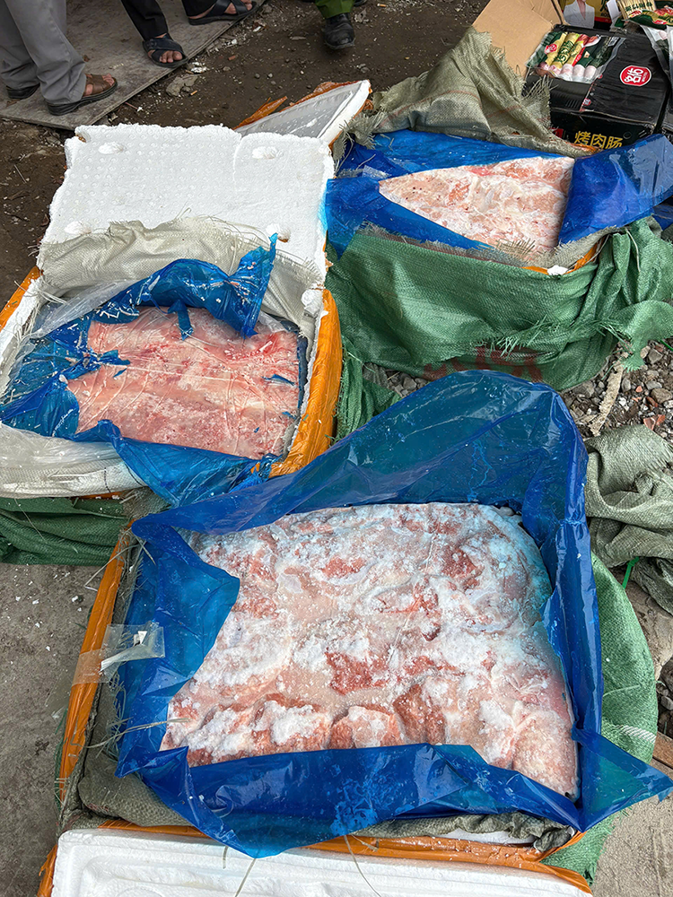 thuc pham ban vu heo dong lanh 5.png