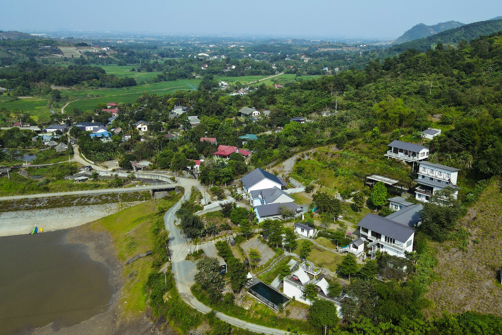 Trái đắng bán đất ở Hà Nội: Chưa nhận đủ tiền đã giao sổ đỏ cho bên mua